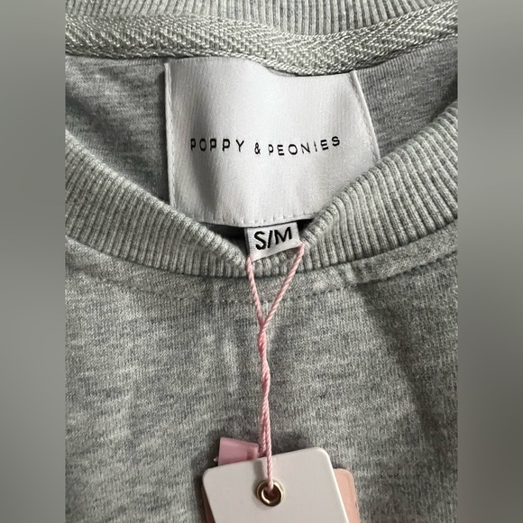 Two poppy& peonies sweaters - Picture 2 of 4